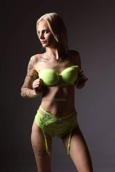 Компаньонка Варна - Top Escort - Строга господарка, Влизане в роля, Масаж - снимка 11