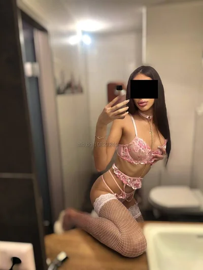 Компаньонка Варна - Карина 100% Реална 👅 - Френска без презерватив, Стриптийз, Строга господарка - снимка 2