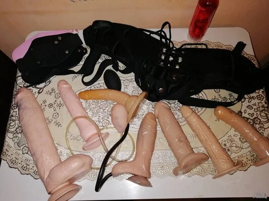 Компаньонка Варна - страп-он домина Ерика-връзка само - Групов секс, Френска с презерватив, Френска без презерватив - сним...