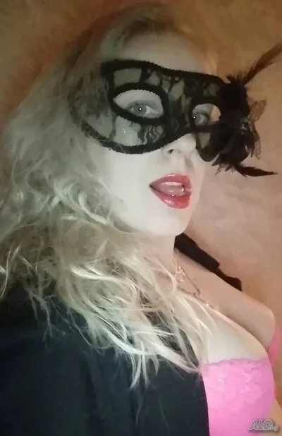 Компаньонка Варна - Страп-он и Бдсм господарка - Френска с презерватив, Френска без презерватив, Дълбоко гърло - снимка 9